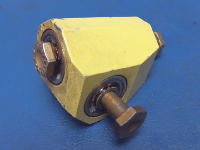 0961512-14 Cessna - SWIVEL