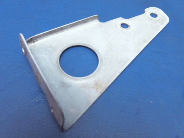 0956100-2 Cessna - BRACKET FUEL STRAINER