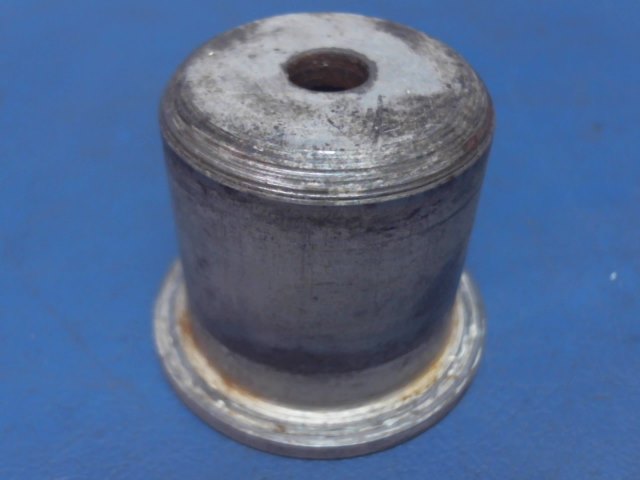 0842000-37 Cessna - BUCKET-AXLE BOLT