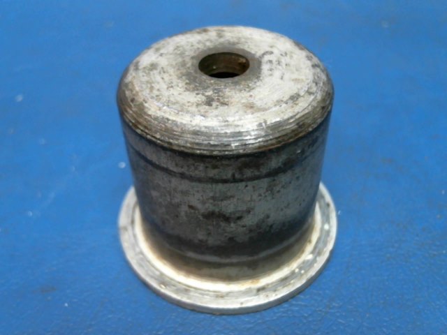 0842000-37 Cessna - BUCKET-AXLE BOLT