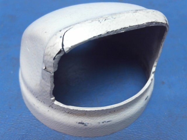 65735-18 Piper - CUP - Air vent GRAY (cracked at front corner)