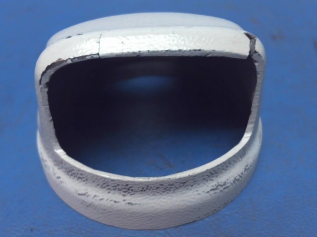 65735-18 Piper - CUP - Air vent GRAY (cracked at front corner)