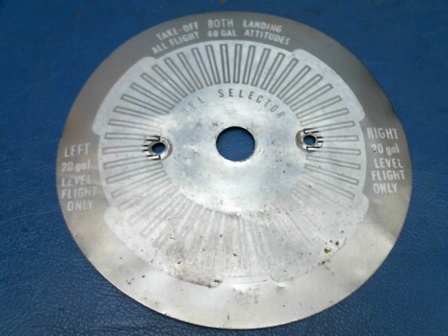 0705048-29 Cessna - PLACARD - FUEL SELECTOR