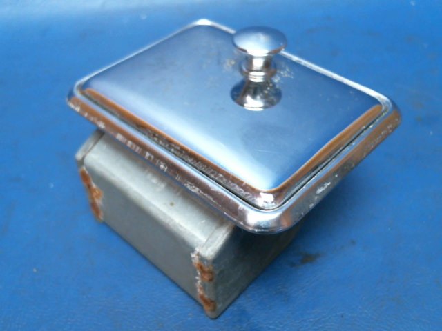 0411030-6 Cessna - Ash Tray - w/ Retainer