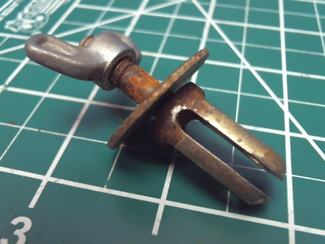 400 004 Piper - EYE BOLT - Seat attachment