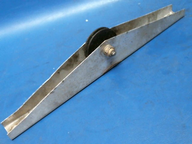 62746-00 Piper - Bracket-Pulley