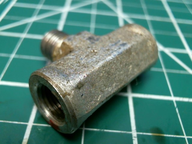588 469 Piper - TEE - (1/8 MMS-S) - Oil Pressure Line