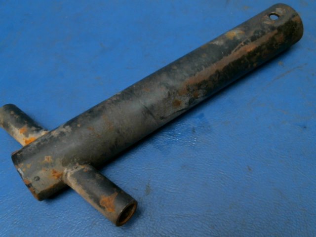 0411307 Cessna - ARM - RUDDER PEDAL