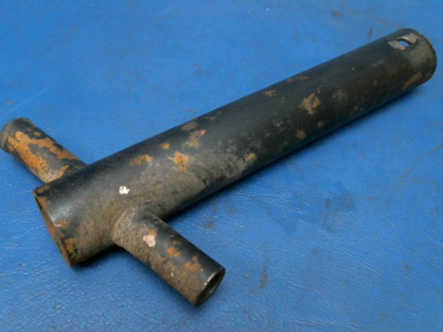 0411307 Cessna - ARM - RUDDER PEDAL