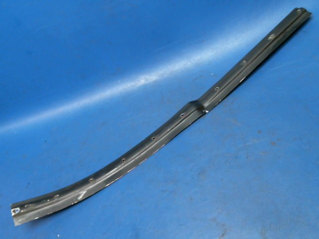 99967-00 Piper - RETAINER - Glare shield left