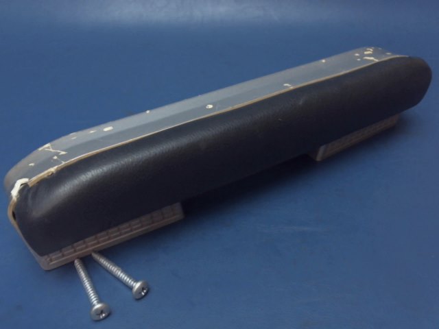 1414082-18 Cessna - Armrest-Rear LH (CRACKED/CHIPPED)