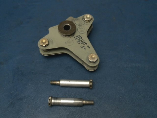 0961330-34 Cessna - BELLCRANK -RUDDER PEDAL