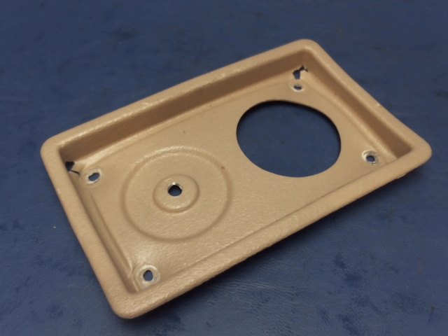 1706020-1 Cessna - COVER REAR CABIN AIR OUTLET LH (CRACKED)