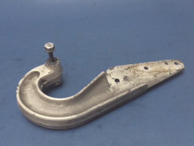 0826005-4 Cessna - ARM DOOR HINGE