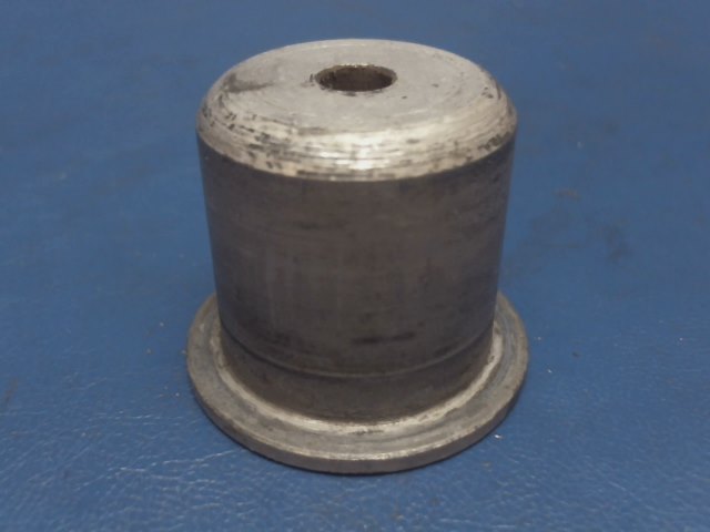 0842000-37 Cessna - BUCKET-AXLE BOLT