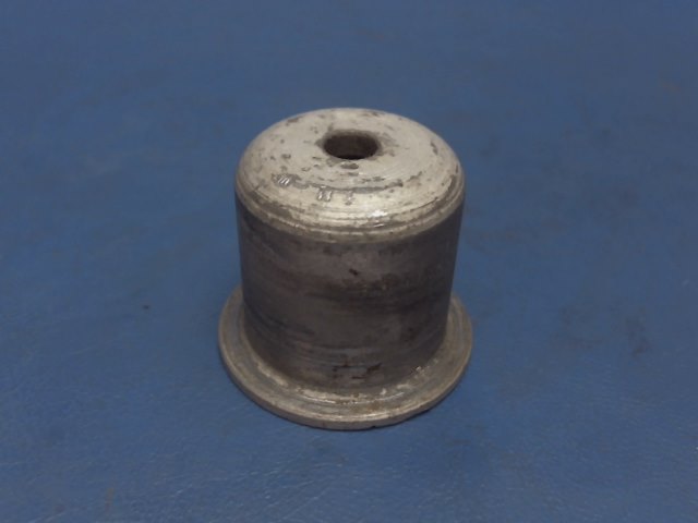 0842000-37 Cessna - BUCKET-AXLE BOLT