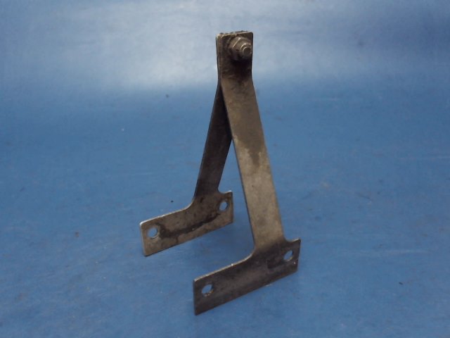 0500315-1 Cessna - FUEL STRAINER BRACKET