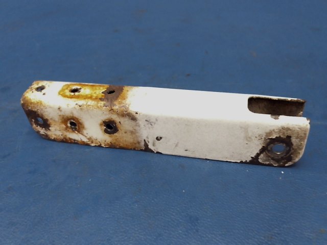 65899-00 Piper - BRACKET - Flap hinge center or outboard