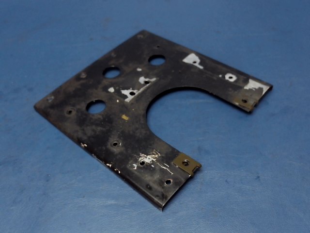 67275-00 Piper - PLATE - Tunnel top front