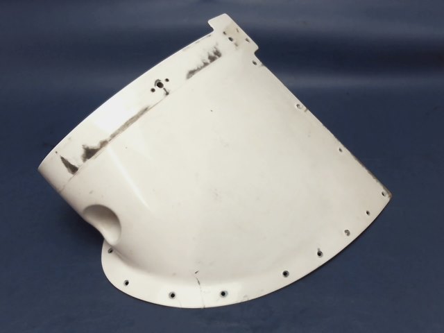 9909000-8 Cessna - FAIRING-rH LEADING EDGE WING FIBERGLASS (CRACKED)