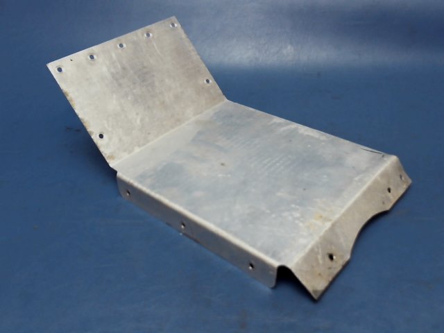 69095-00 Piper - PLATE - Tunnel top center front