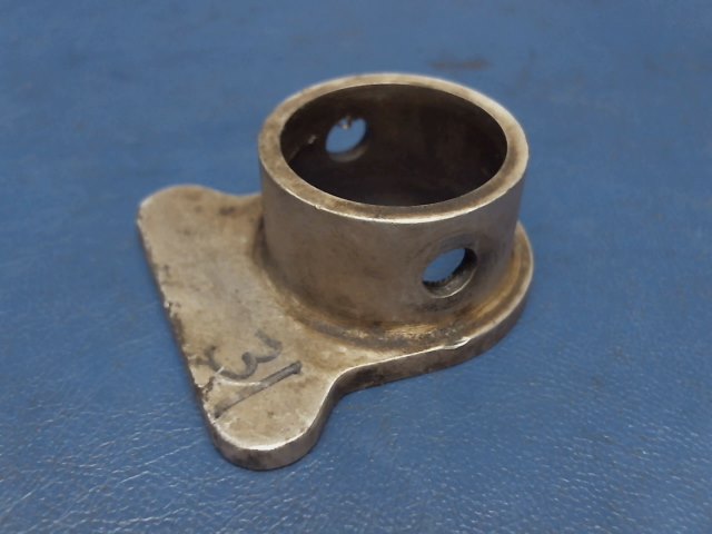 0942010-37 Cessna - COLLAR-NOSE LANDING GEAR