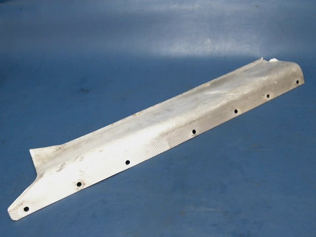 99105-04 Piper - DUCT - Cabin heat aft left (CORNER CRACKED)