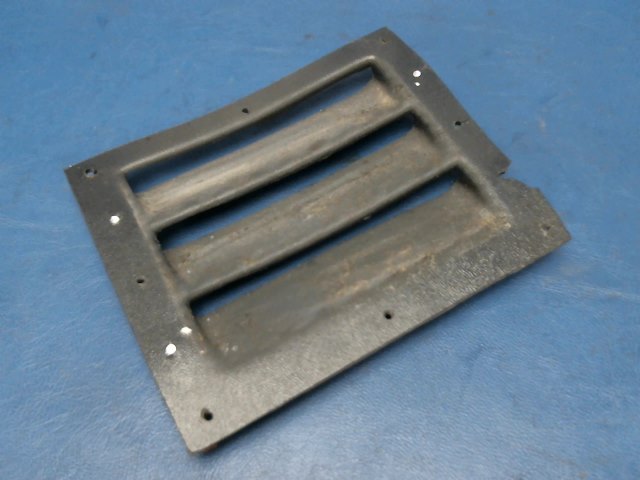 0513419-1 Cessna - RADIO VENT (CHIPPED - SEE DETAILS)
