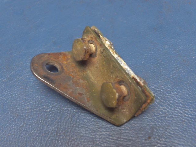 0510205-4 Cessna - BRACKET-SAFETY BELT ATTACHMENT RH OUTBD or LH INBD