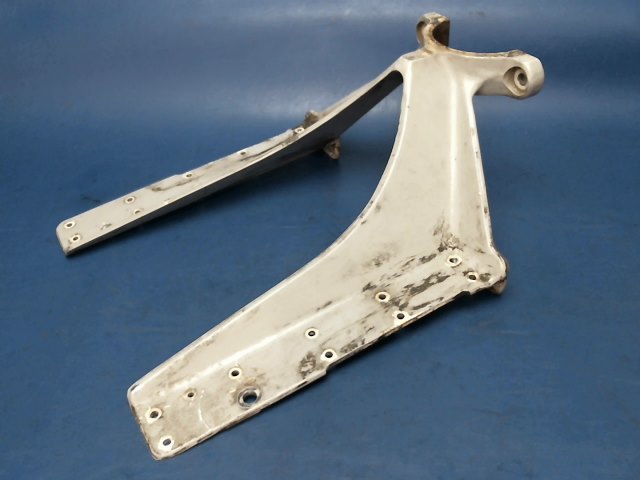 0543016-1 Cessna - FITTING-NOSE GEAR LWR