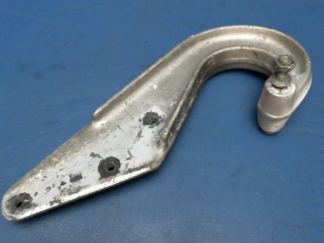 0826005-1 Cessna - ARM DOOR HINGE - MAIN LANDING GEAR