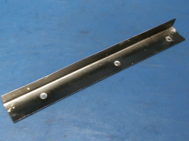 NPN Cessna - ANGLE-RH FIREWALL RETAINER