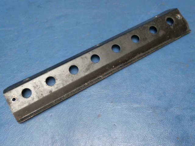 0513109-21 Cessna - RETAINER - CENTER FIREWALL INBOARD