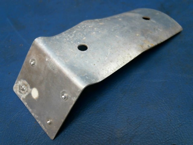 0513420-2 Cessna - BRACKET FRESH AIR VENT