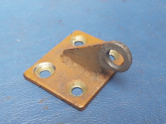 0517018-2 Cessna - BRACKET-DOOR STOP RH