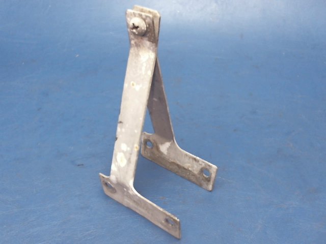 0500315-1 Cessna - FUEL STRAINER BRACKET