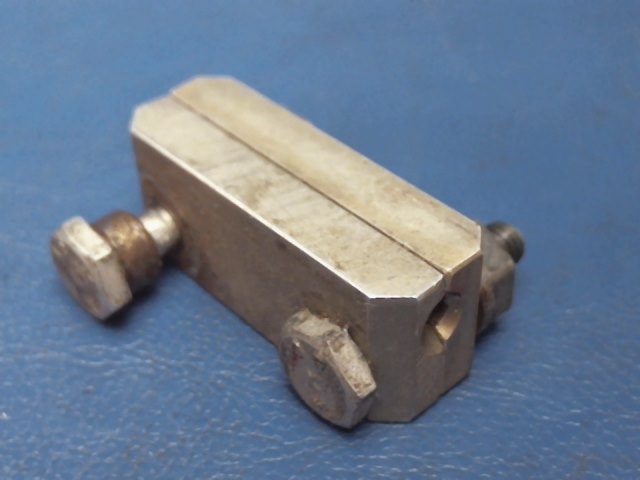 0861520-1 Cessna - CLAMP-CABLE HALF (2)