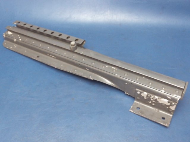 0812987-7 Cessna - TRACK- RH SEAT INBOURD