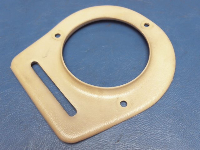65735-19 Piper - FLANGE - Air vent (Tan)