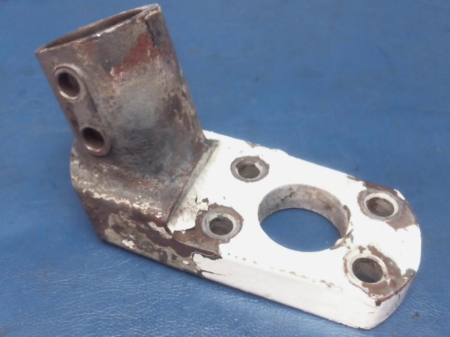 1741003-4 Cessna - FITTING-MAIN GEAR AXLE RH