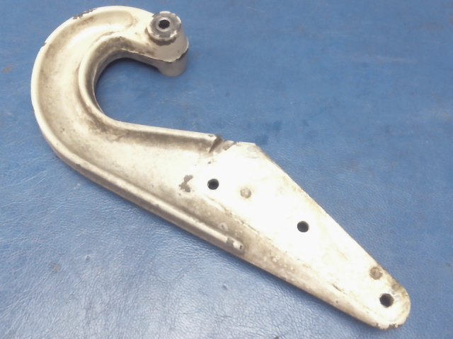 0826005-4 Cessna - ARM DOOR HINGE