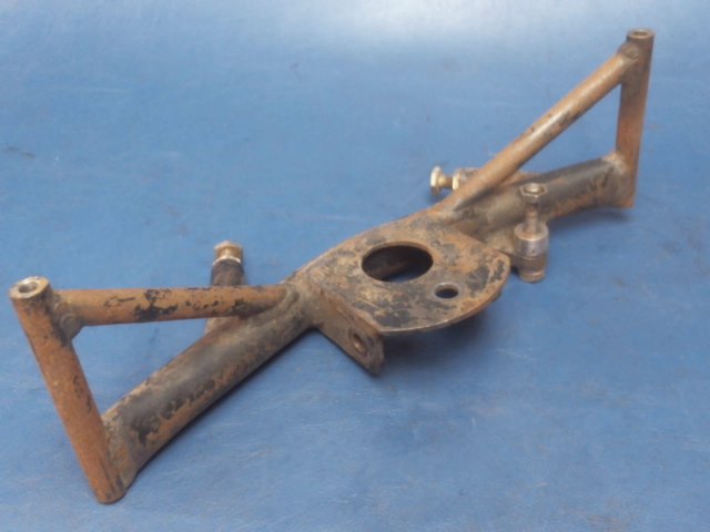 35192-00 Piper - HORN - Nose wheel steering (Cracked at weld - See photos)