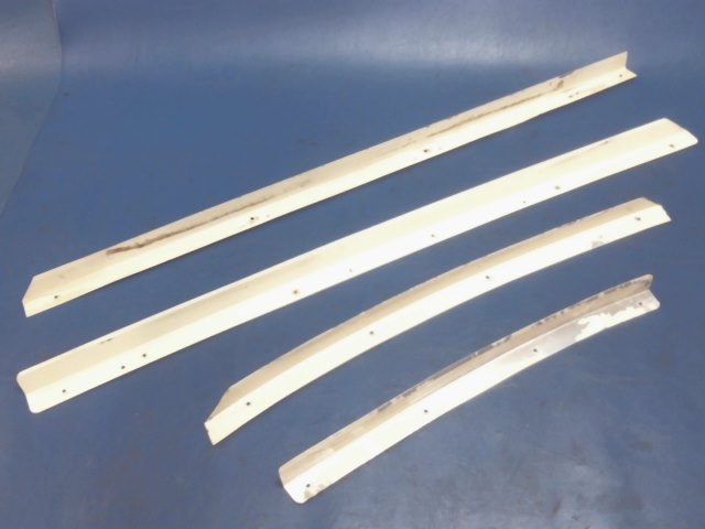 SET Piper - RETAINER SET CENTER RH WINDOW