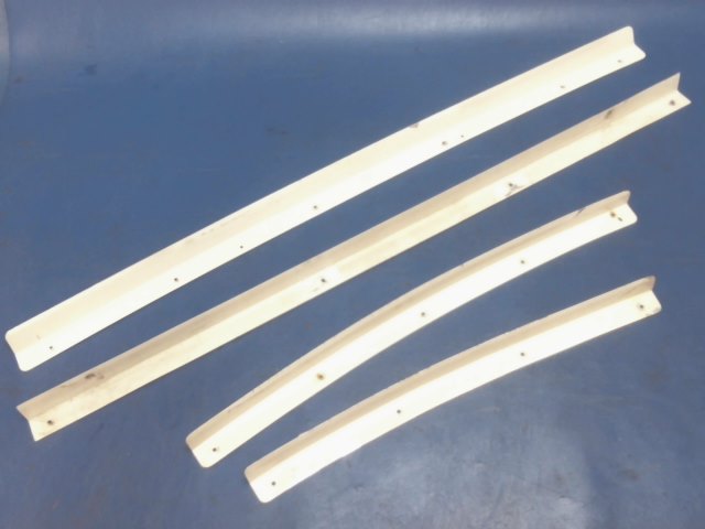 SET Piper - RETAINER SET CENTER LH WINDOW (Metal)